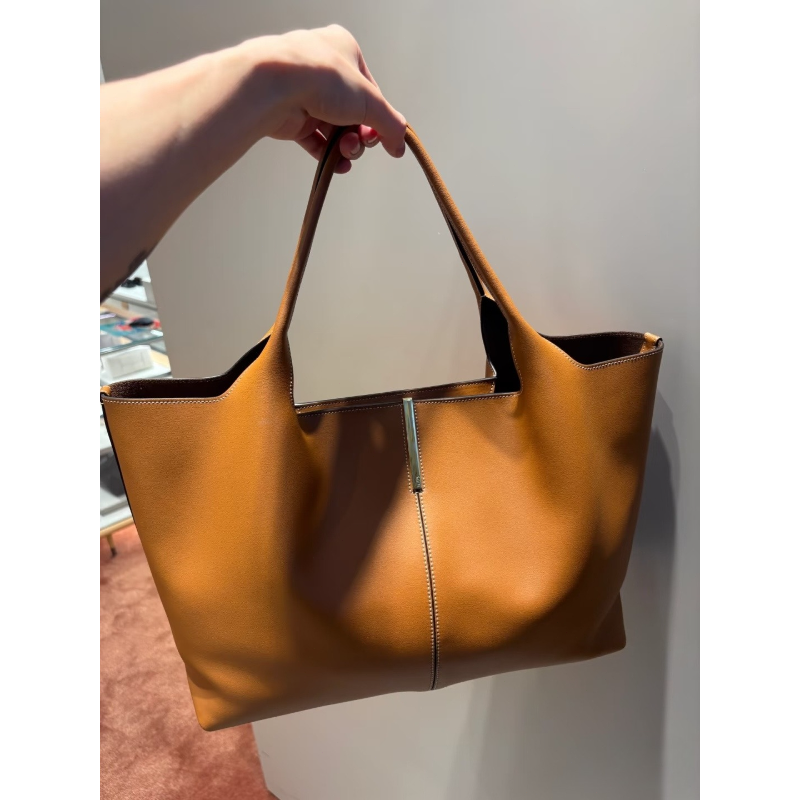 Luxury Bags In - Tote Bag Vertical Bar Metal Hardware