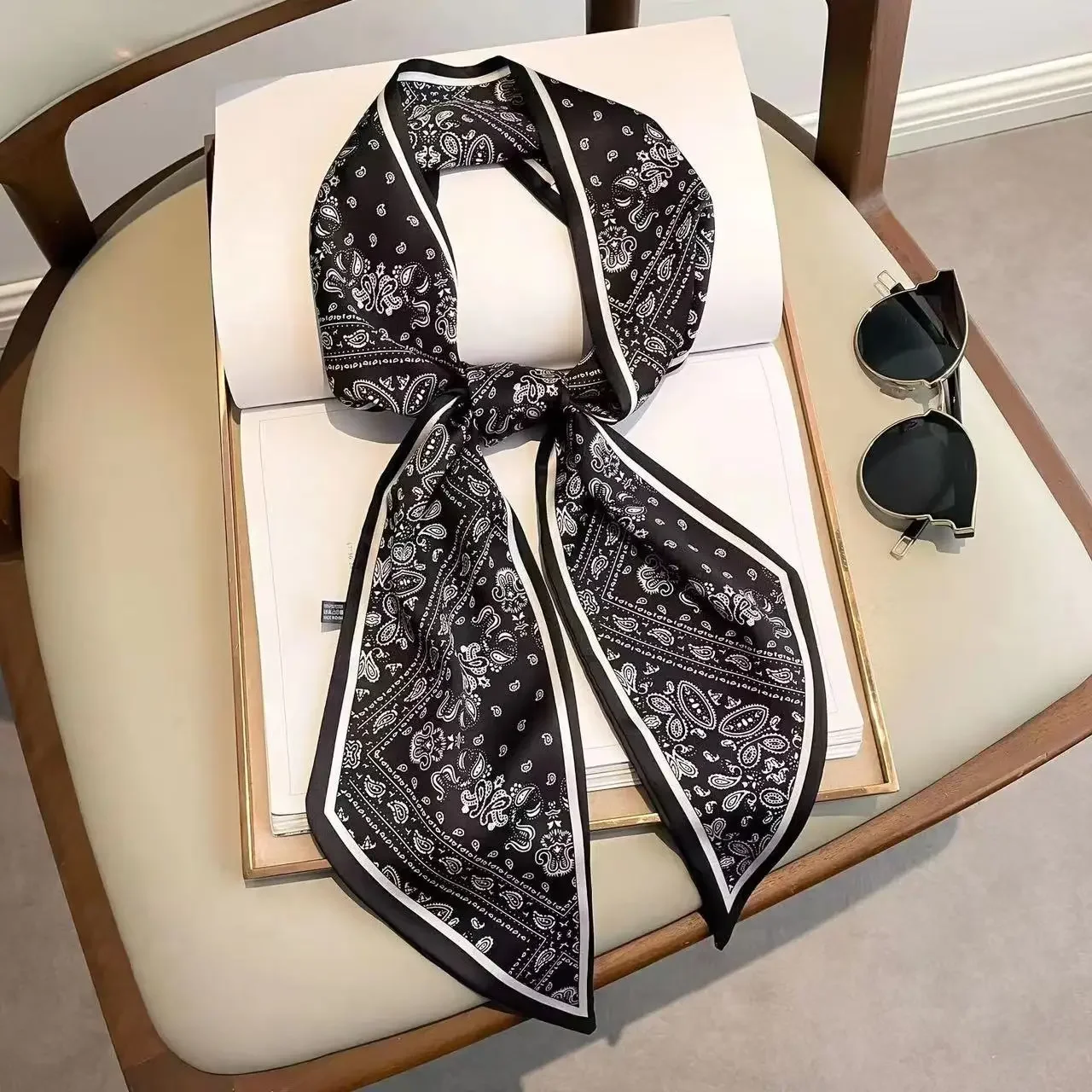 Design Print Skinny Scarf Plai - مراجعة Luxury Bags Expensive وسعره