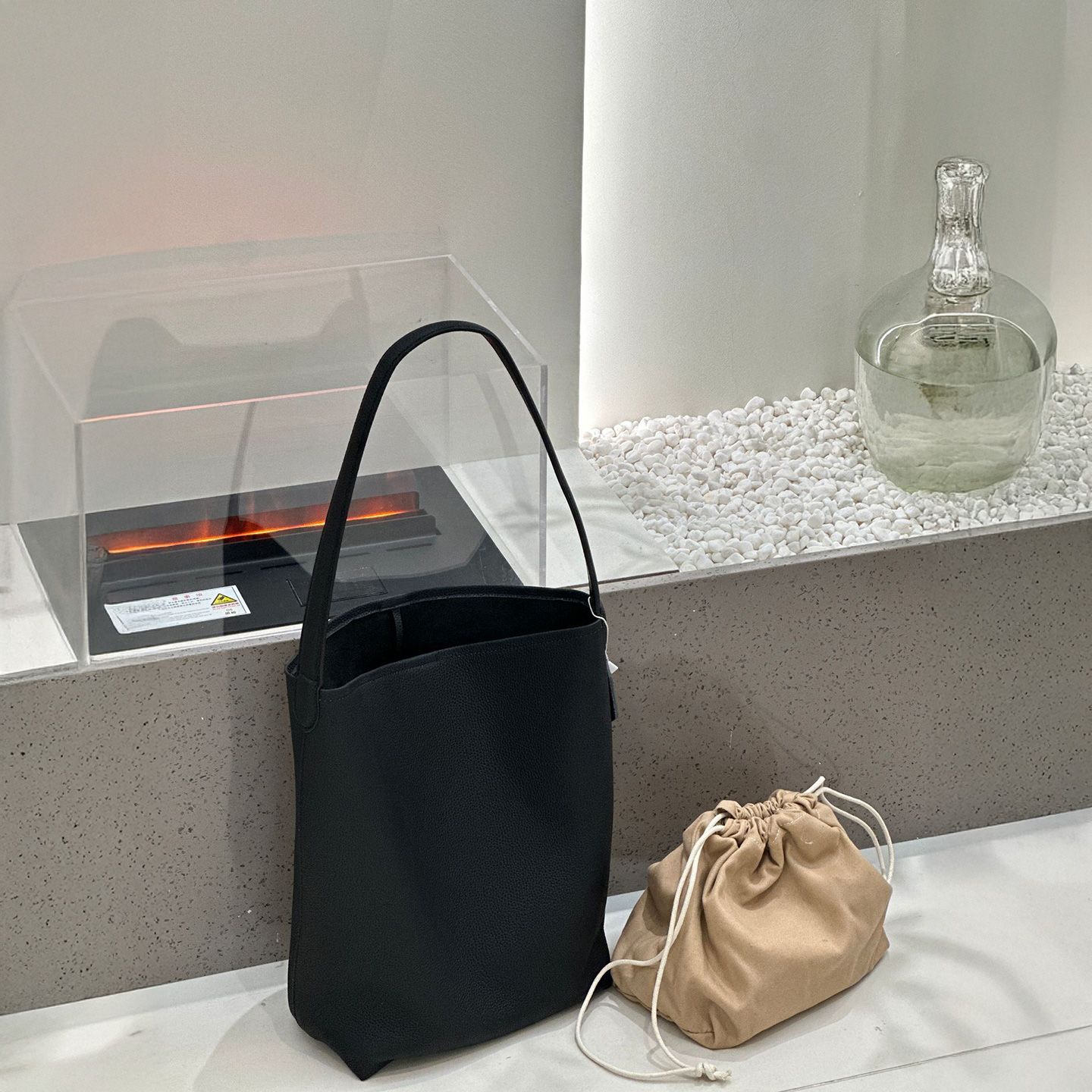 MENDY Bucket Bag Large Women's - مراجعة Luxury Bags Sale وسعره