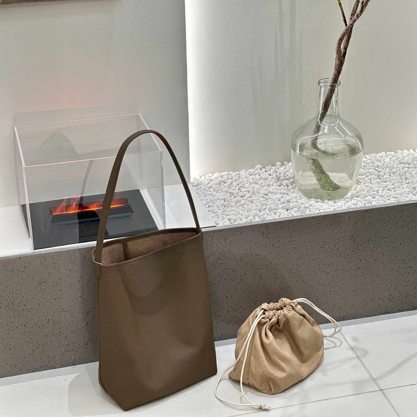 MENDY Bucket Bag Large Women's - مراجعة Luxury Bags Sale وسعره