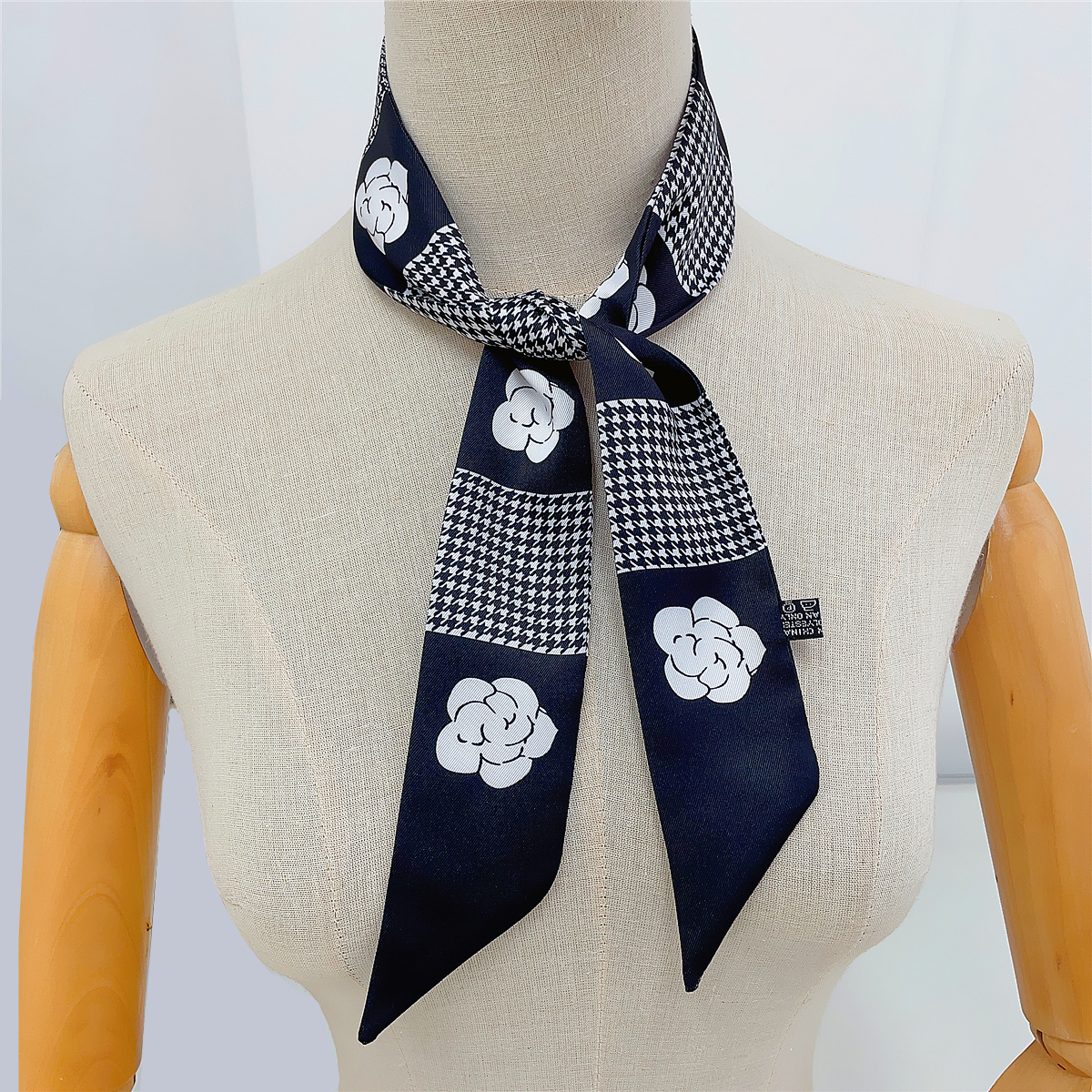 2023 Design Camellia Flower Br - مراجعة Luxury Bags Expensive وسعره