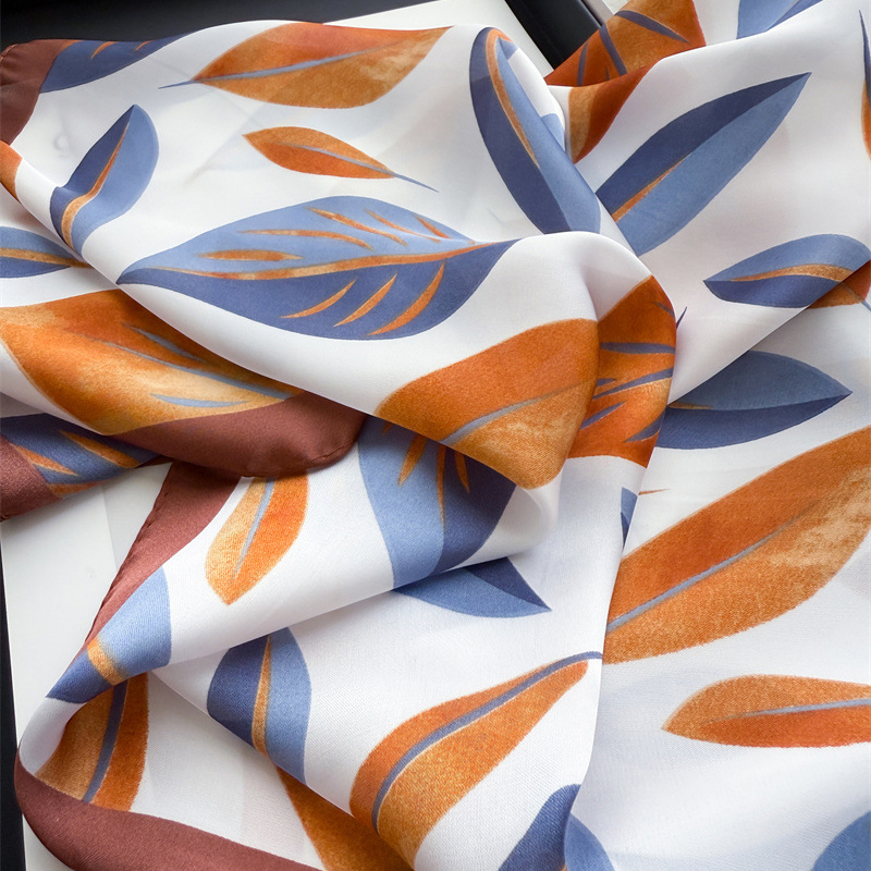 Luxury Brand Print 70cm Square - مراجعة Luxury Bags Expensive وسعره